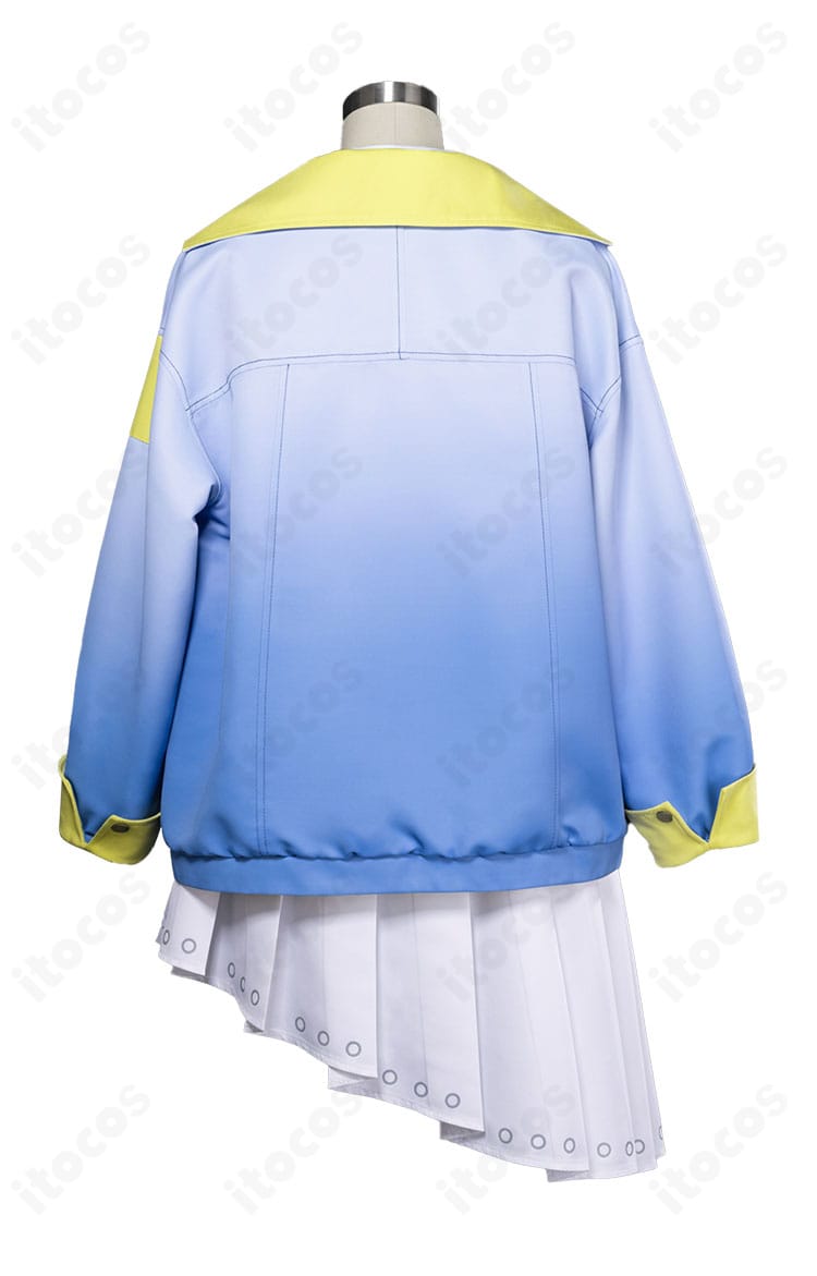 星のドレス コスプレ衣装の背面図。背中のリボンやコートの装飾、裾の切り替えを丁寧に再現したディテール。