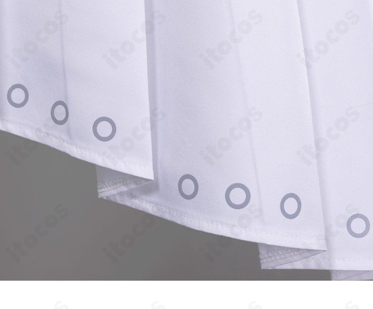 スカート裾の装飾クローズアップ。動きに合わせて揺れるヘムラインとレースの表情を確認できる画像。