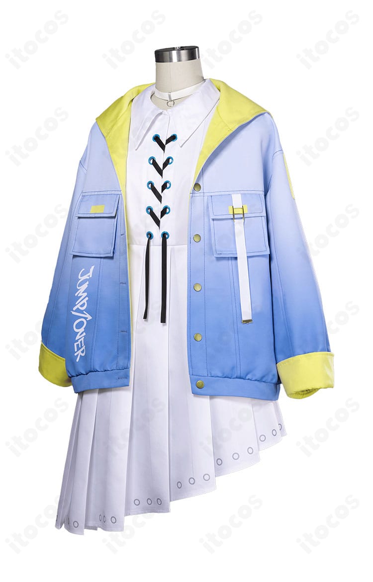 星のドレス コスプレ衣装の側面図。コートの落ち感とワンピースのラインが美しく見える角度。