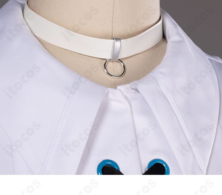 ネックアクセサリー（チョーカー）のアップ。素材感と留め具の仕様が分かる首元ディテール。