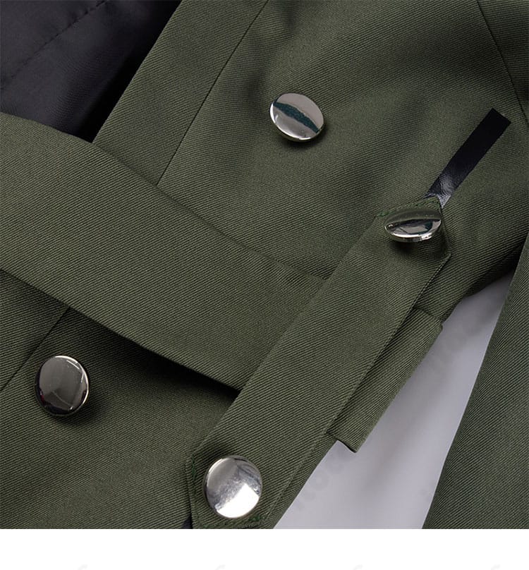 バゼット 衣装のボタン装飾。金属風ボタンの質感と配列が分かる詳細カット。