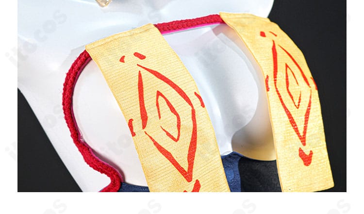 華甲 コスプレ衣装の胸元符箓ディテール。霊幻テーマを象徴するお札モチーフをリアルに再現。