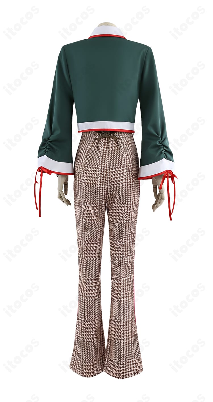 本橋依央利 コスプレ衣装の背面。腰飾りの配置や後ろ姿のディテール、背中のラインを確認できる。