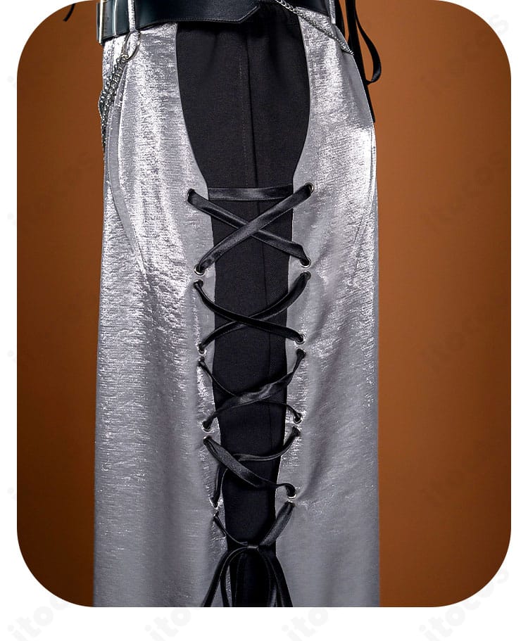 パンツ側面の紐飾りと結び仕様を再現したサイドディテール