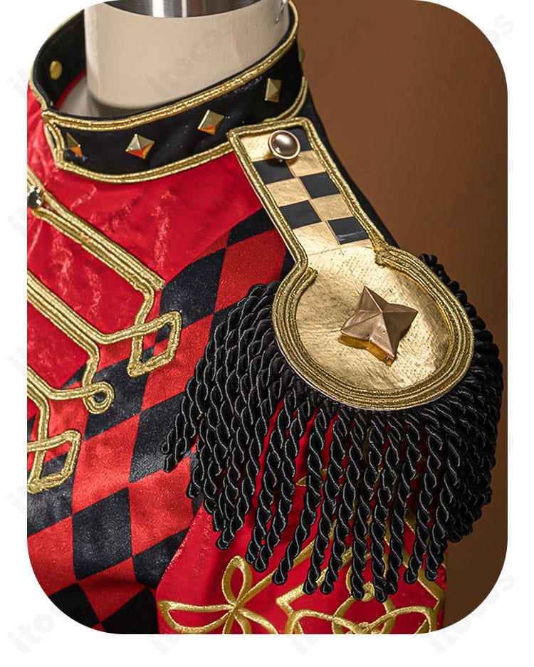 プレイフル・ドレス衣装の肩飾りクローズアップ。立体的な造形で存在感のあるアクセント。