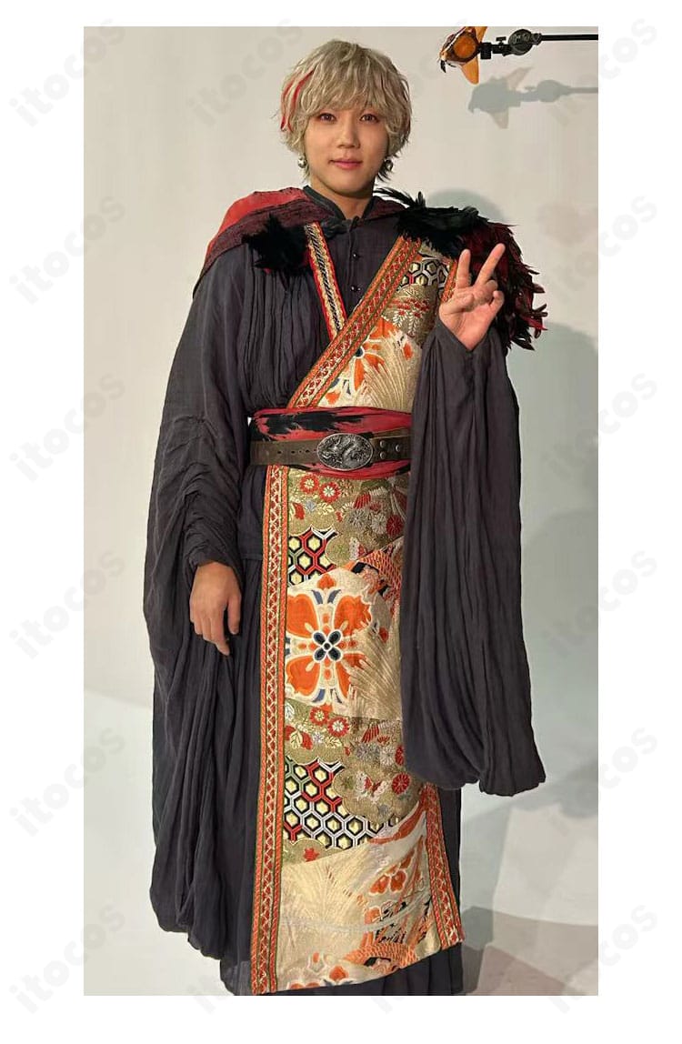 モデル着用・十蘭 コスプレ衣装の正面装飾ディテール（衿合わせと帯まわり）