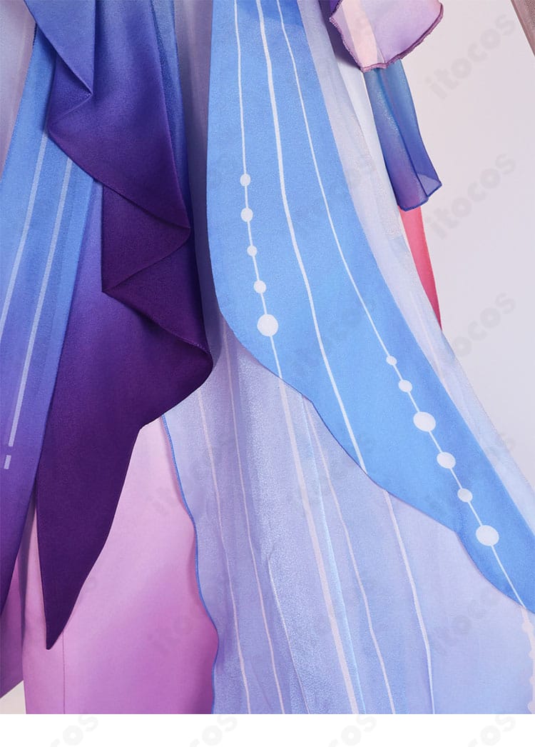 スカート裾の装飾ディテール。縁取りの発色と揺れ感を活かした仕上がり。