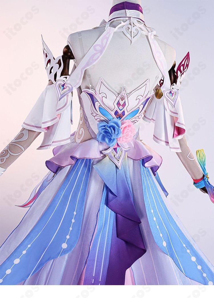 背中装飾のクローズアップ。中央パーツの造形と縁取り、取り付け位置の精度が分かります。