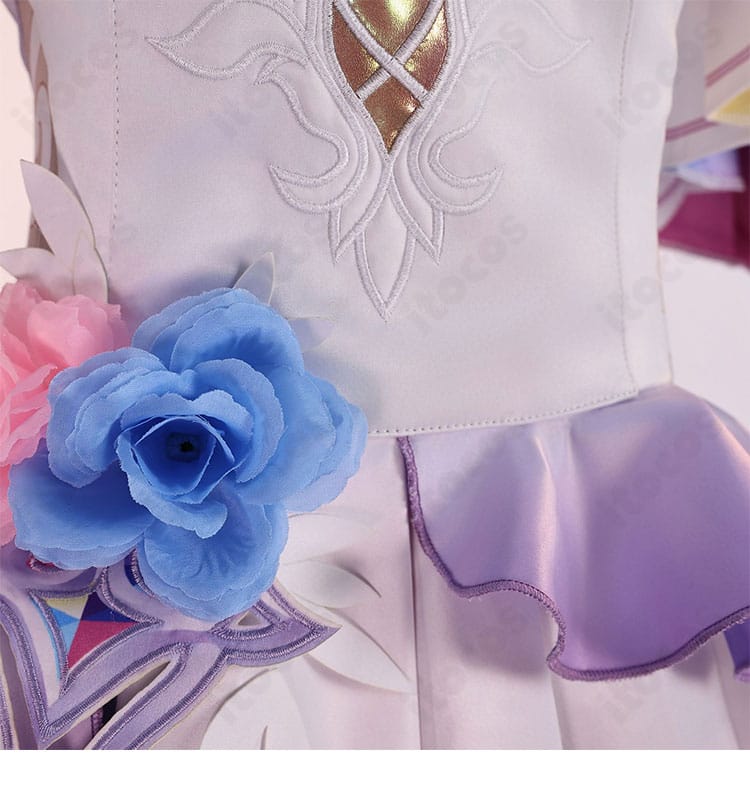 腰飾り正面の拡大図。固定ポイントと装飾パーツの質感、バランスを確認できます。