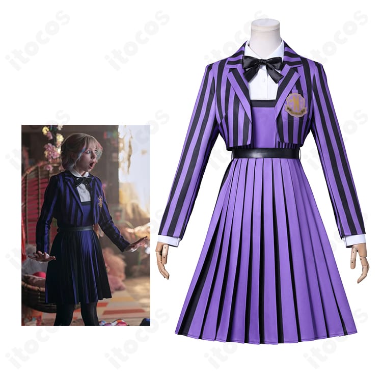 ウェンズデー・アダムスのコスプレ全身イメージ。黒のドレスとツイン三つ編みを合わせたネヴァーモア学園制服。