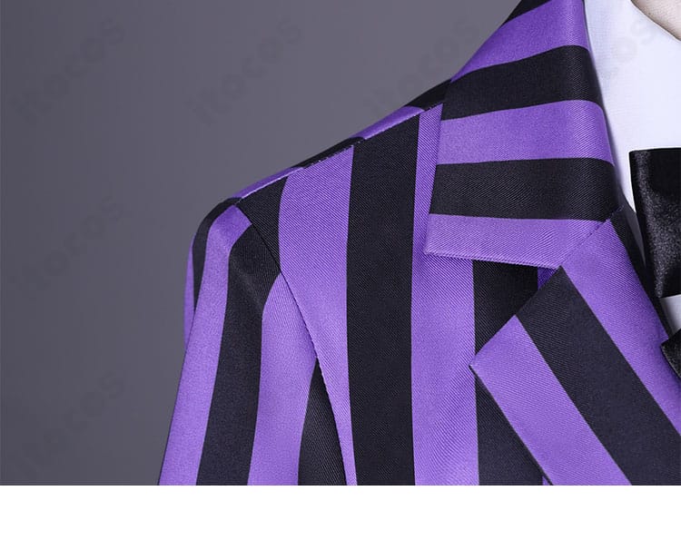 ウェンズデー学園制服のコート肩周りディテール。外套ショルダーの縫製と立体設計。