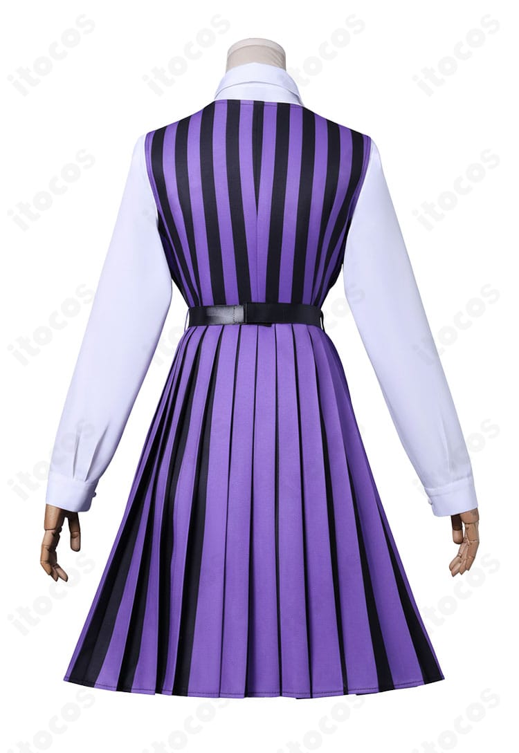 ウェンズデー学園制服スカート背面の装飾。フリルと縫製ラインの美しさが際立つ後ろ裾。