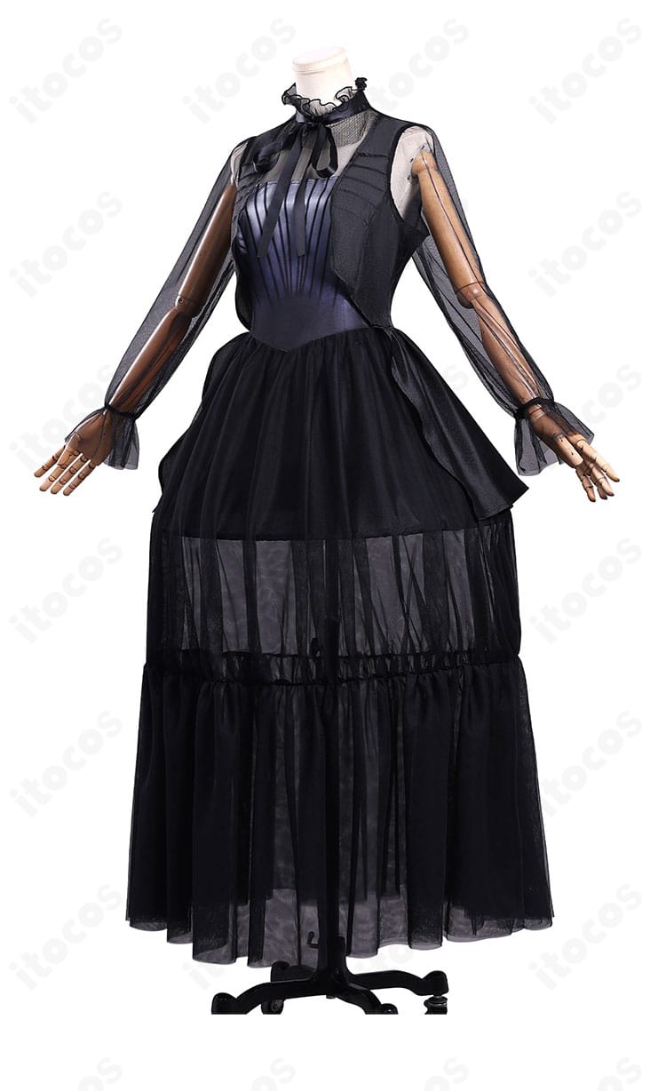 ウェンズデー・アダムス衣装の側面アングル。立体的な身頃ラインとスカートの広がりを確認。