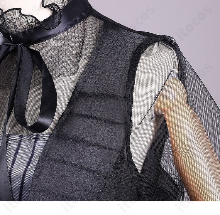 ショルダー部分のクローズアップ。肩の装飾と丁寧な縫製を確認できる写真。