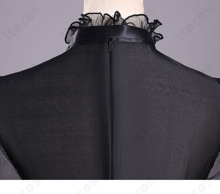 衣装背面の構造ディテール。ファスナーと縫い目の仕上がりを示すクローズアップ。