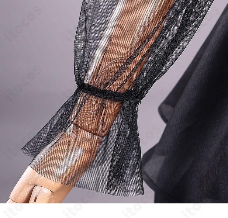 袖口とレース飾りのディテール。コスプレ専用生地で上品な質感を表現。