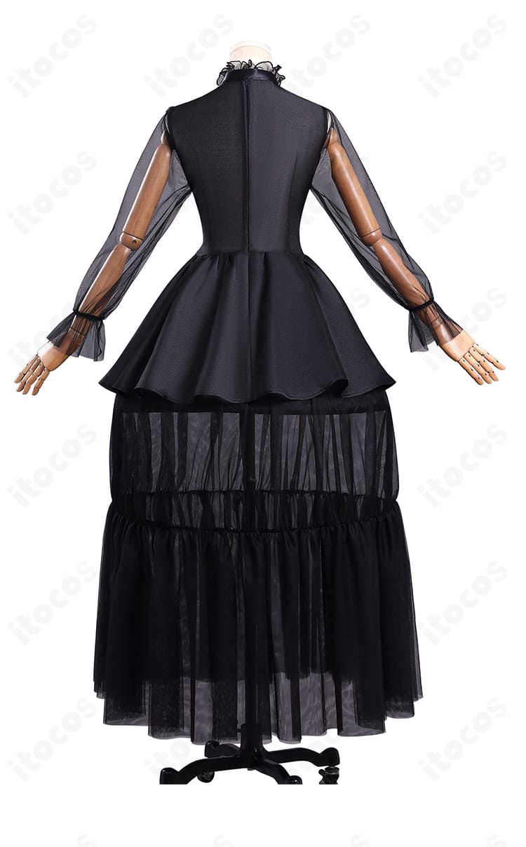 ウェンズデー 仮面舞踏会ドレスの背面。リボンとレース装飾で美しい後ろ姿を再現。