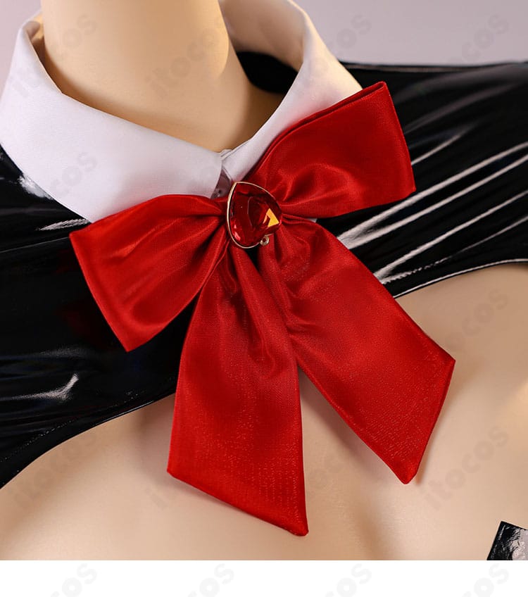 ルージュ 逆バニーのハート蝶ネクタイ装飾。アクセントカラーと形状がわかる近接カット。