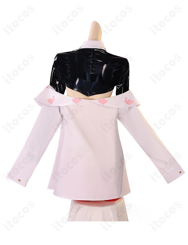 ルージュ コスプレ衣装の背面全体。バックスタイルの装飾配置と尻尾の位置を確認可能。