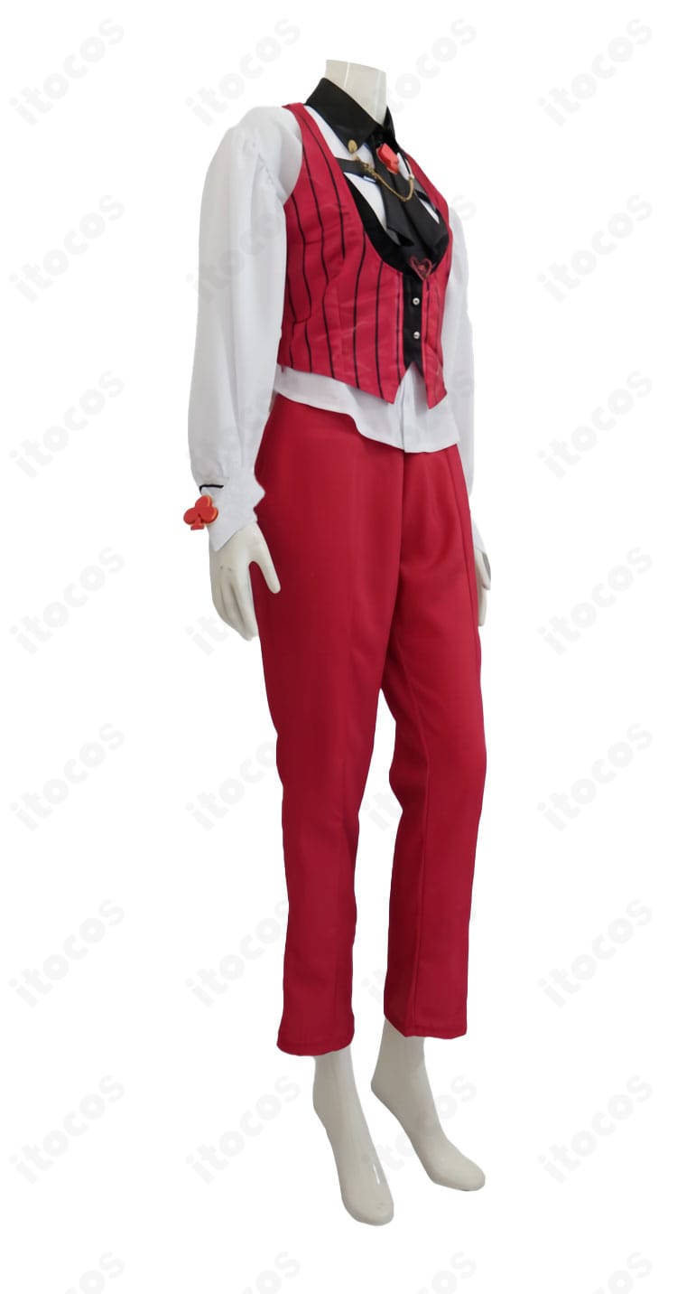 勝利の女神：NIKKE ルージュ コスプレ右側面。落ち着いた色調と丁寧な縫製、ベストからパンツへの自然なラインを表示。