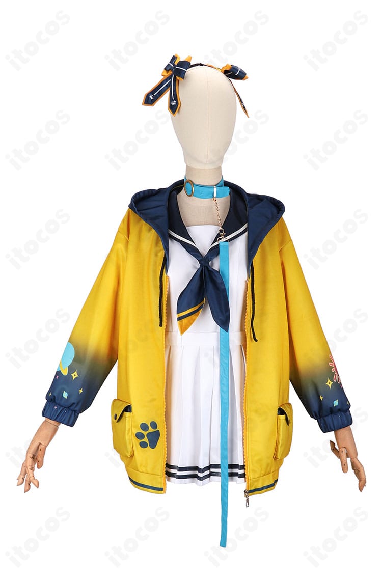 天晴ひなた コスプレ衣装の正面図。コートのライン、ワンピースの丈感、スカーフとチョーカーの配置まで確認できるディテール重視のカット。