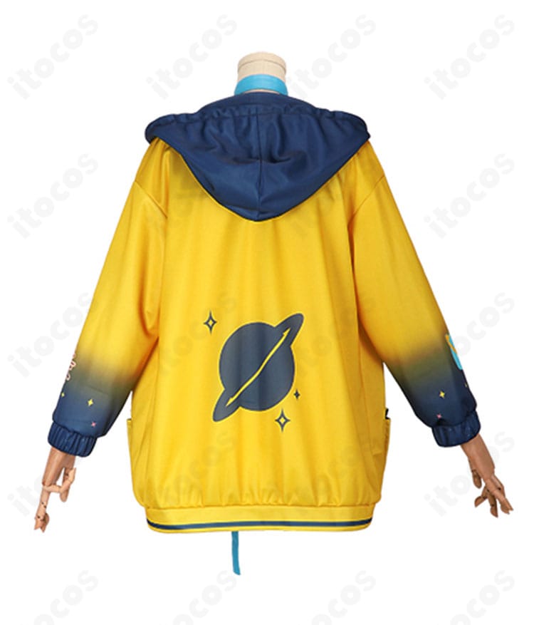 天晴ひなた コスプレ衣装の背面図。背中のシルエット、リボンやスカーフの形状、コートの落ち感をチェックできる後ろ姿イメージ。