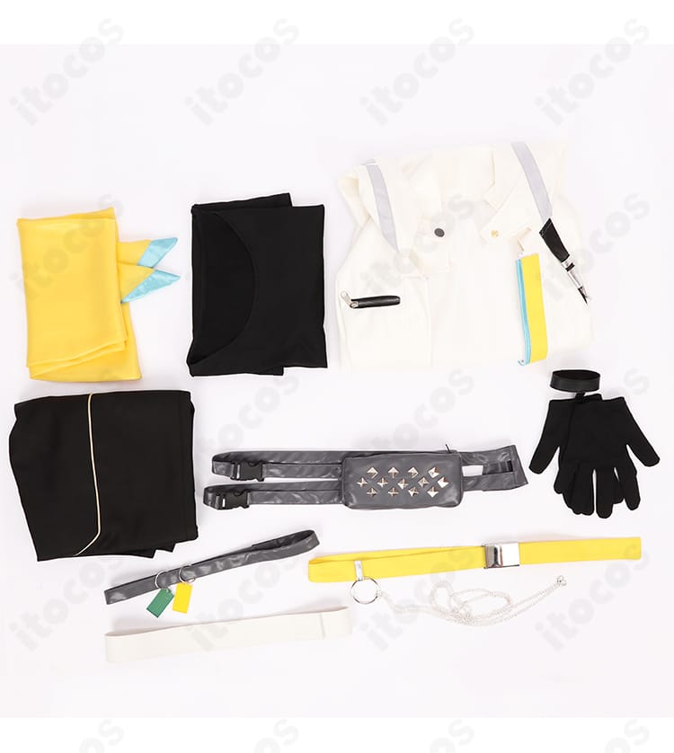 NIJISANJI EN INFINITY コスプレ衣装のフルセット内容。コート・ズボン・手袋・チェーン・ボディバッグなどを一式で展示。