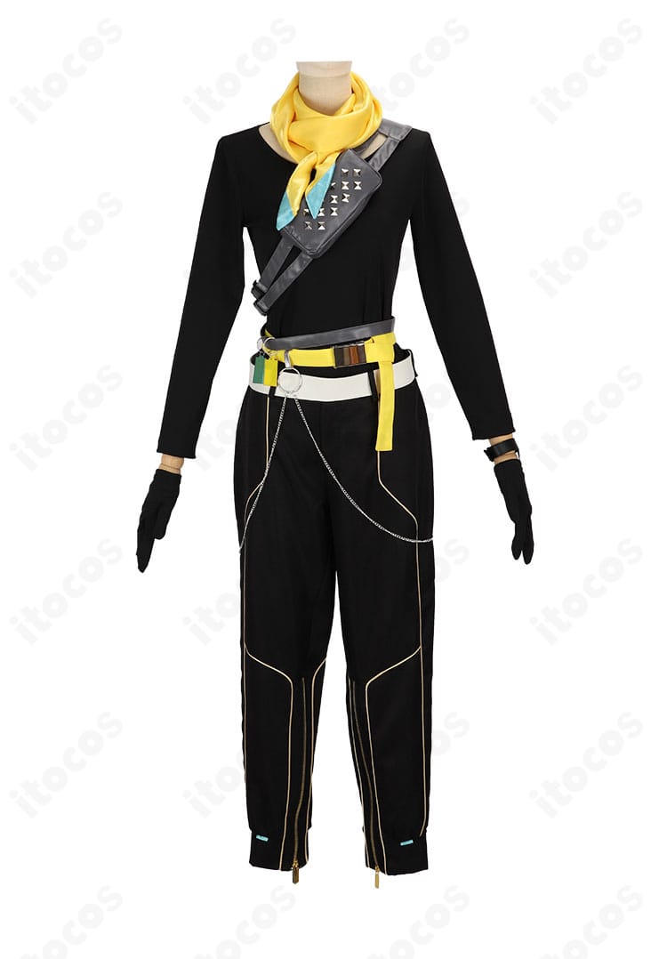 INFINITY 内搭トップスの装飾ディテール。Tシャツのプリント感とアクセサリーの質感を近接で表現。