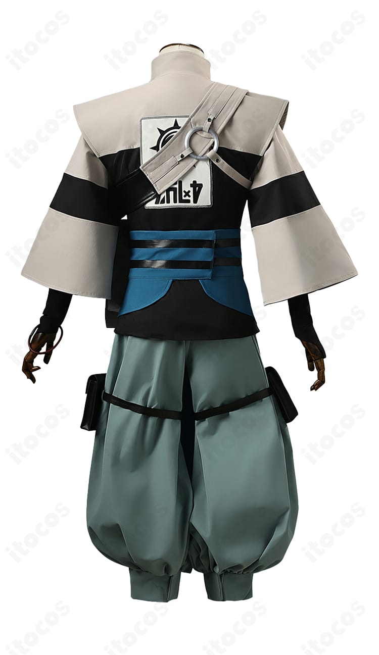 ガチアクタ ザンカ・ニジク コスプレ衣装の背面。肩飾りと腰ベルトの立体構造、ウエストポーチ位置が確認できる高品質仕上げ。