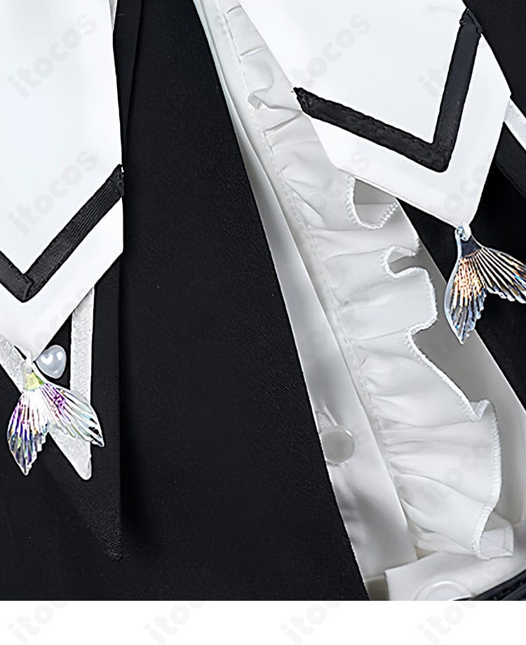 フロントボタンの装飾ディテール。ボーイッシュで可愛い前開きデザインの質感をクローズアップ。