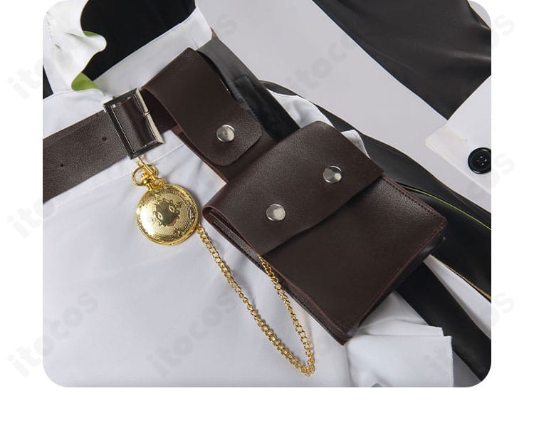 腰まわりの懐中時計と小物。世界観を表すアクセサリー再現にフォーカスしたディテール画像。