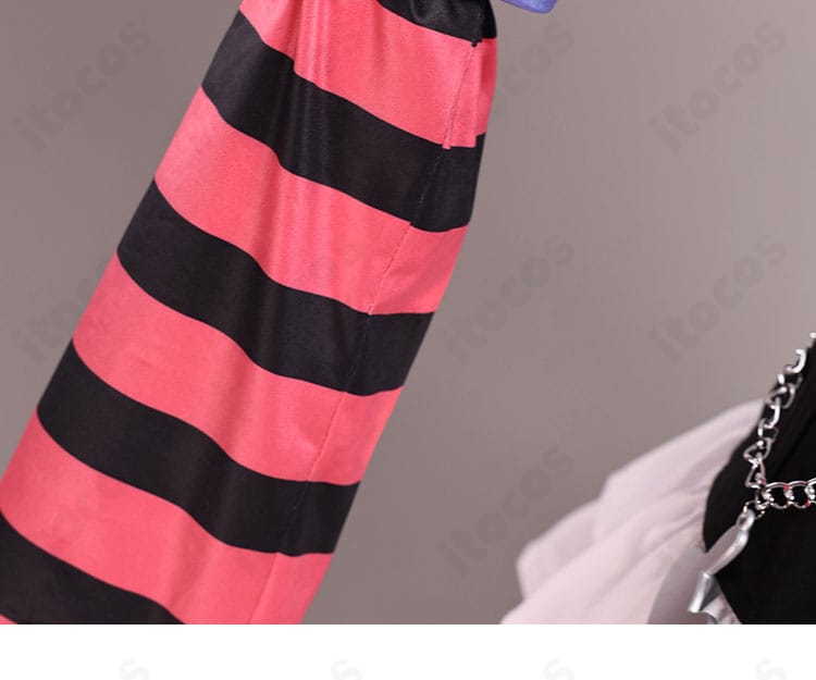 ホロライブ 兎田ぺこら コスプレ衣装のストライプ袖ディテール。個性的なラインが映える。