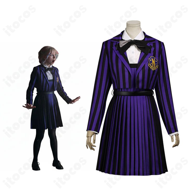 イーニッド・シンクレア ネヴァーモア学園制服コスプレの着用イメージ。シーズン2仕様の刺繍入りブレザーが映える全身カット。