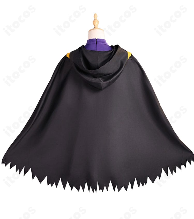 葬送のフリーレン フリーレン コスプレ衣装 背面図。流れるマントのシルエットが優雅な後ろ姿。