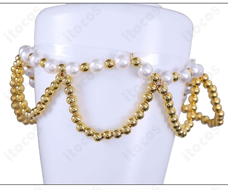 脚部装飾のアップ。華やかさと動きやすさを両立した設計を表現。