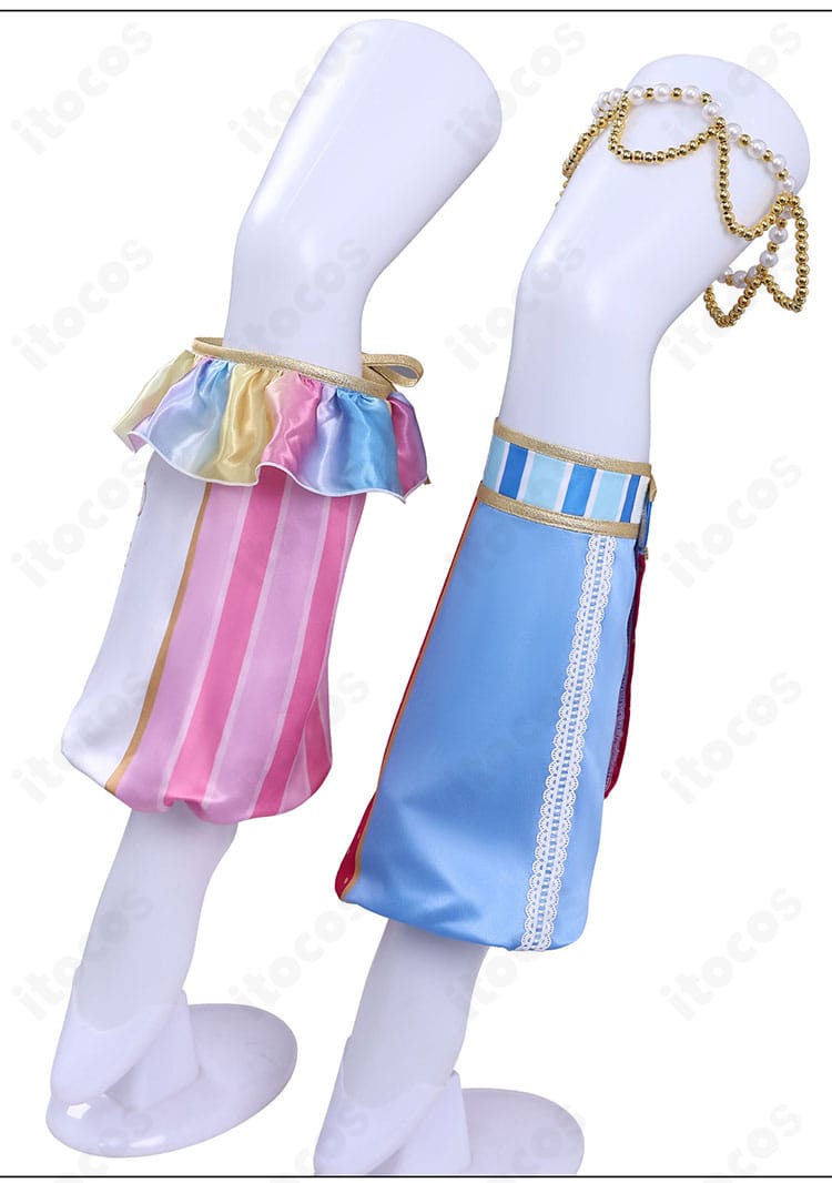 足飾りディテール。ステージで映える脚元アクセサリーの形状と装着位置。