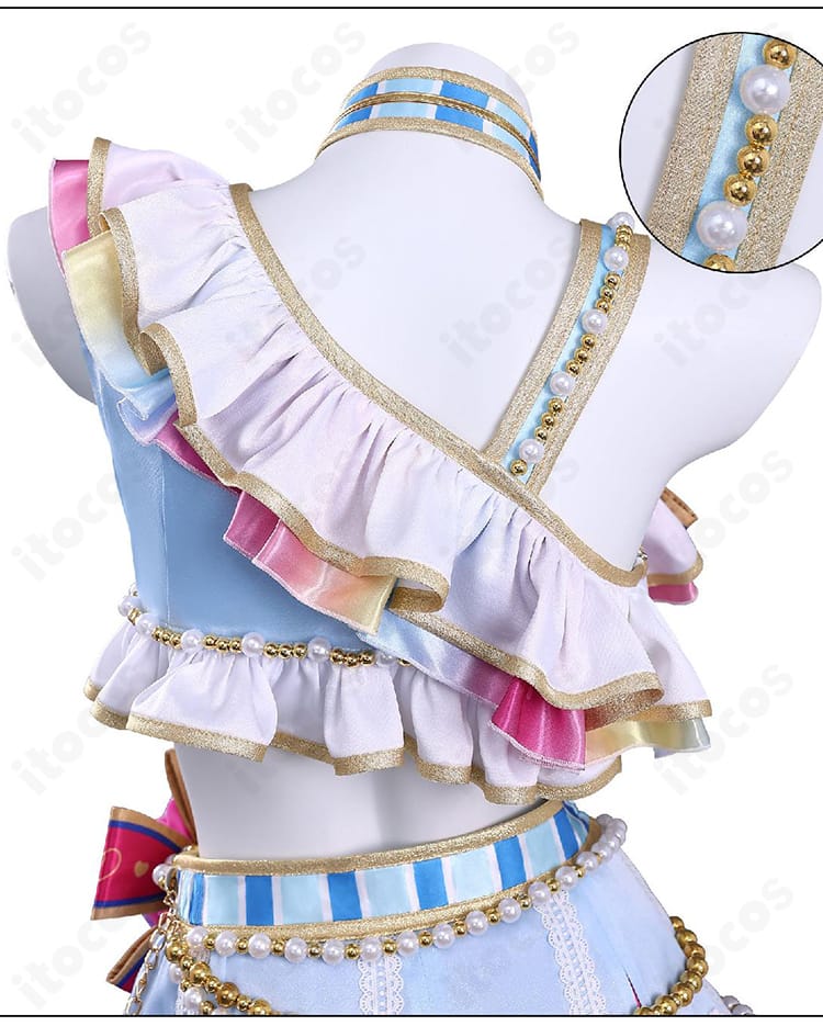 ショルダー部分のアップ。肩紐の装飾と補強縫製により快適な着心地を実現。