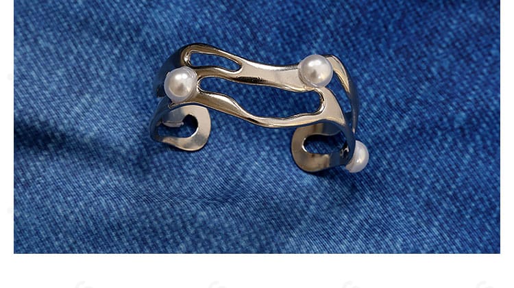 Deep into you ネックレス＆ブレスレット。質感と留め具の仕様が分かるアップ