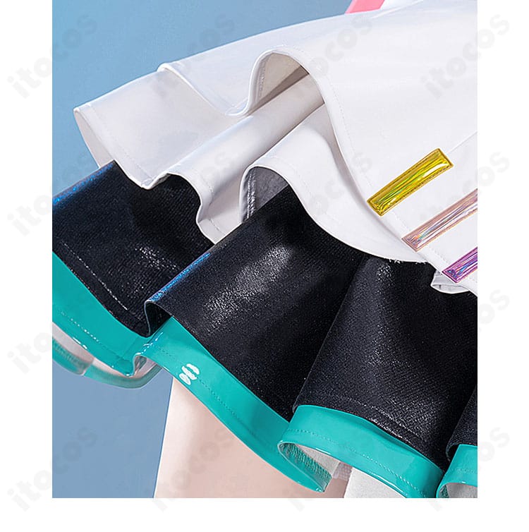 初音ミク 10th コスプレのスカート裾ディテール。軽やかに広がるシルエットと動きの良さが分かる。