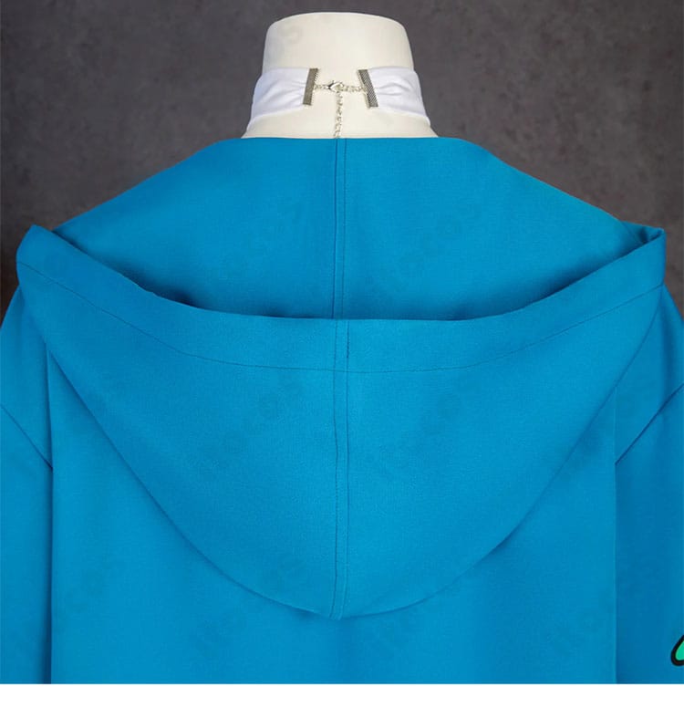 デウロ 衣装のフード装飾。立体感あるフードでキャラクター性を演出。