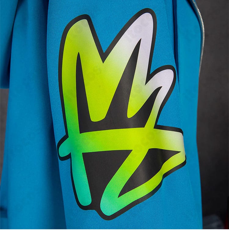 デウロ 外套右袖の模様ディテール。個性的なパターンをリアルに再現。