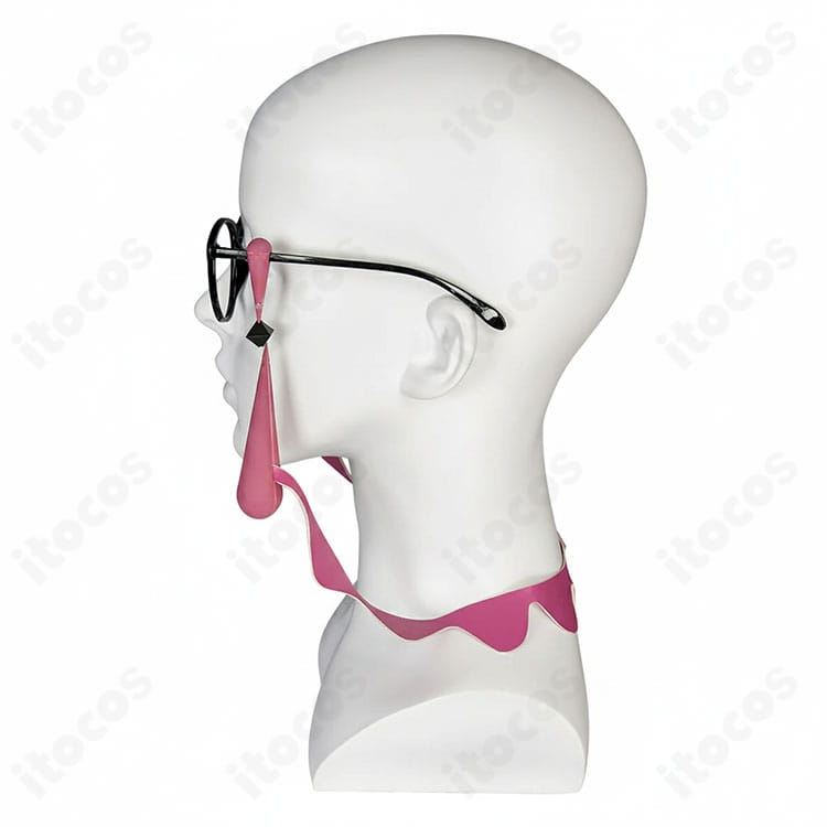 メガネ側面の金属フレーム質感。光沢と形状を忠実に表現したカラスバ衣装小物。