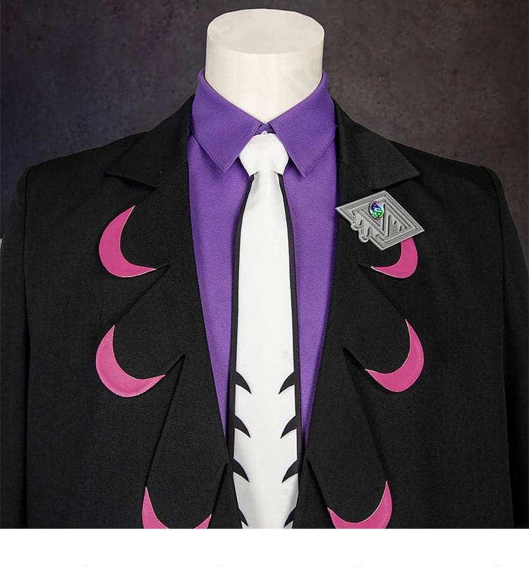 カラスバ衣装のネクタイディテール。色合わせと結び目の形状でキャラクターらしさを再現。