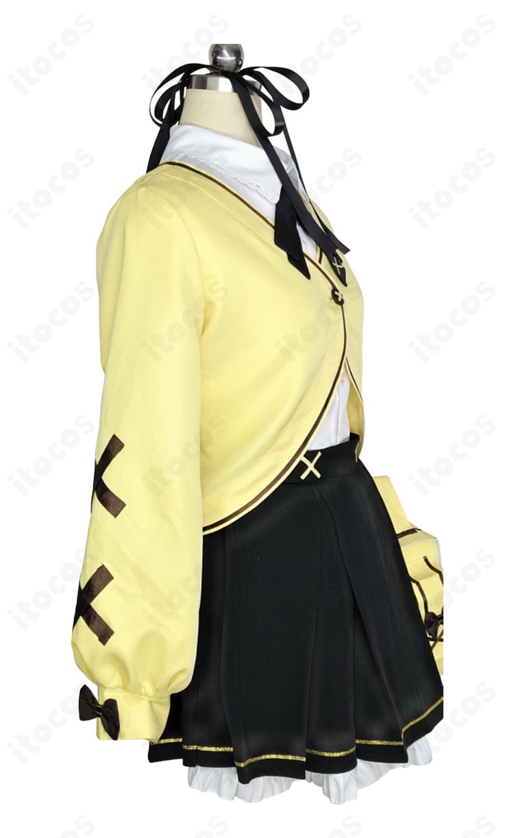 衣斐レナ コスプレ左側面。髪飾りの位置とコートのカッティング、可動域による動きやすさの確認カット。