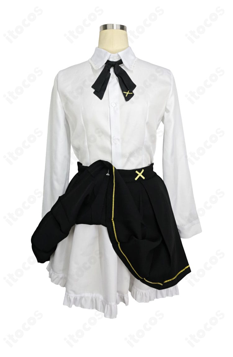 スカート裾のディテール。柄の見え方、ステッチ、ドレープの質感を捉えたアップ画像。