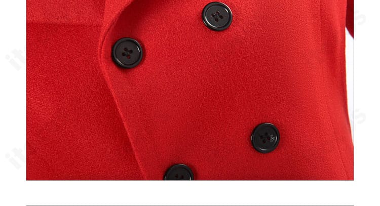 フロントボタンの装飾ディテール。ボタンの存在感と前面の直線的なラインを強調する近接写真。