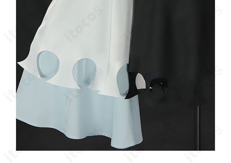 袖パーツの装飾詳細。独特なデザインの袖と端処理、装飾パーツの質感を再現。