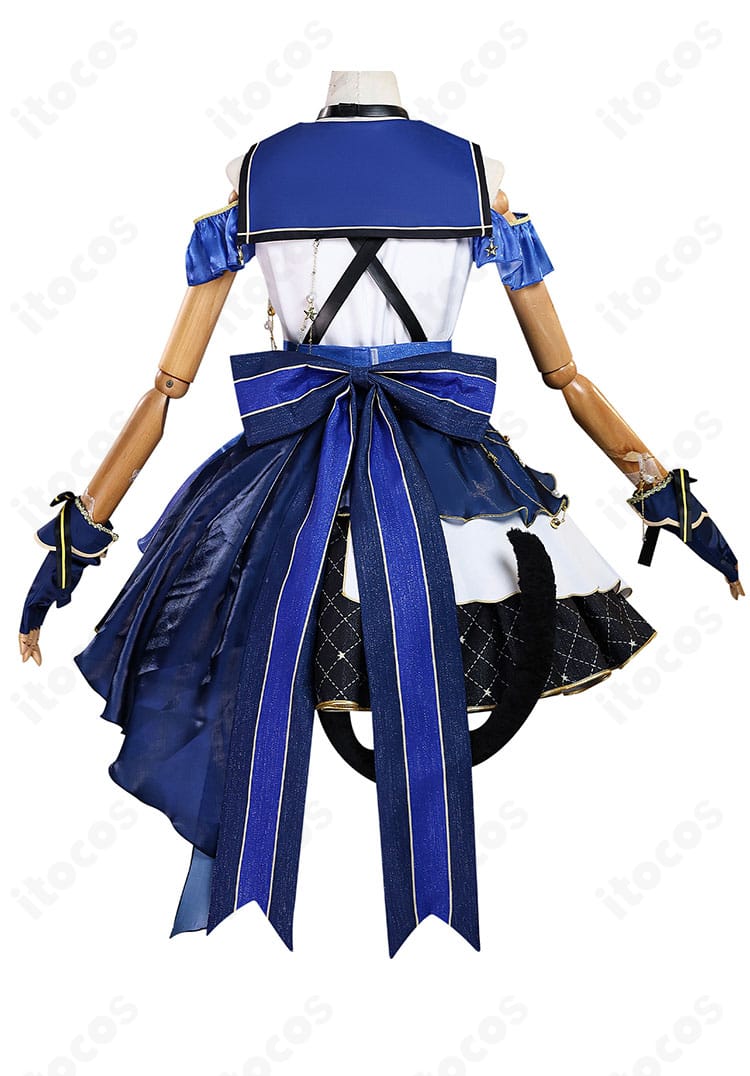 ラブライブ！南ことり コスプレ衣装の背面。大きな背中リボンとスカートの可憐なシルエットが分かる画像