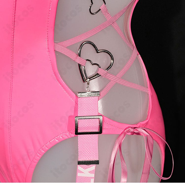 腰回りアクセサリーの詳細｜チェーン・飾りの配置と質感