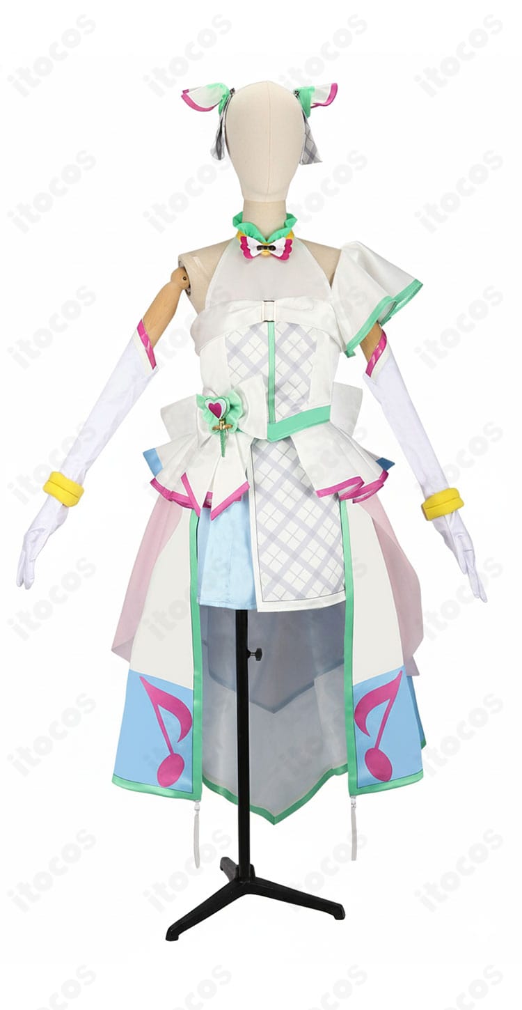 キュアズキューン コスプレ衣装の正面全体。胸元の蝶ネクタイとスカートの広がり、高発色の質感がわかる
